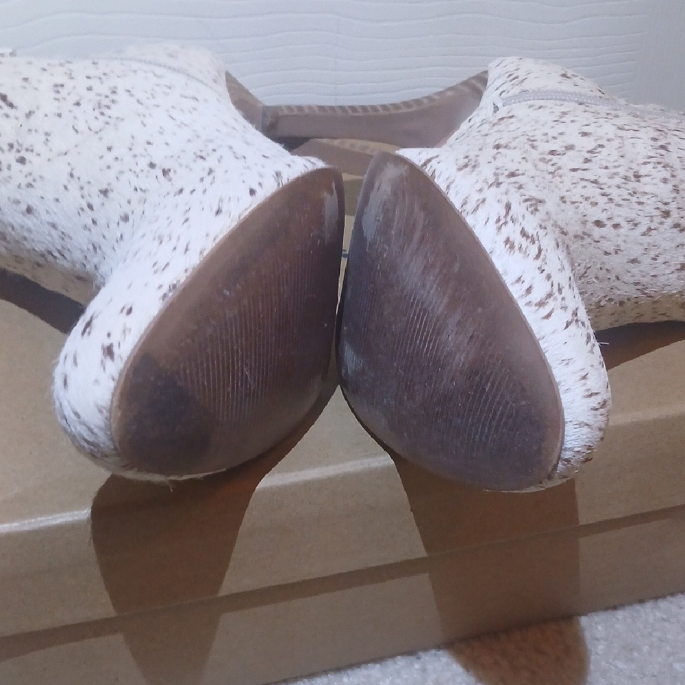 EUC Lucky Brand Cow Hair Fur Speckled Ankle Booties With Original Box- 8.5 - Picture 9 of 10